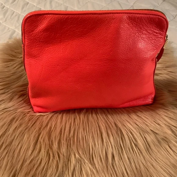 INDIA HICKS CLUTCH. - Picture 1 of 9